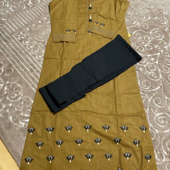 Embroidered Kurti - Picture 11 of 16